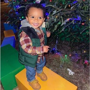 CARTER’s Green puffer vest SIZE 3T